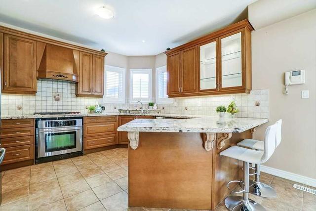 77 Foresta Dr, House detached with 4 bedrooms, 4 bathrooms and 6 parking in Vaughan ON | Image 4
