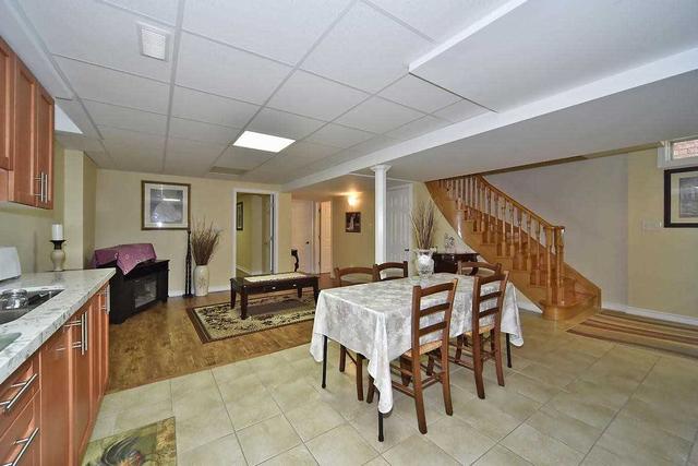 198 Golden Gate Circ, House detached with 4 bedrooms, 4 bathrooms and 4 parking in Vaughan ON | Image 3