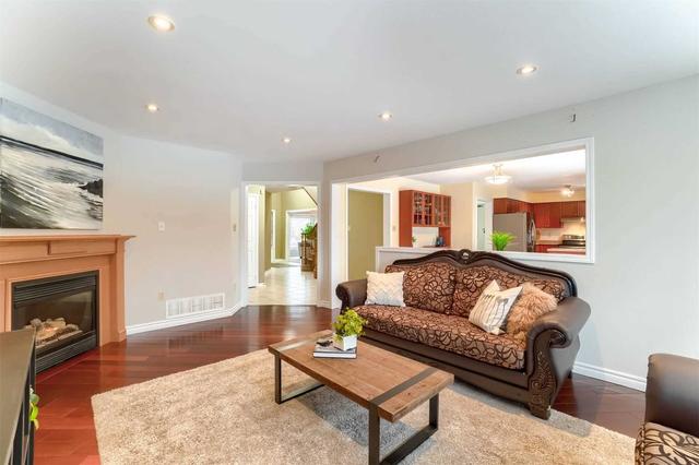 52 Canning Cres, House detached with 4 bedrooms, 4 bathrooms and 6 parking in Cambridge ON | Image 9