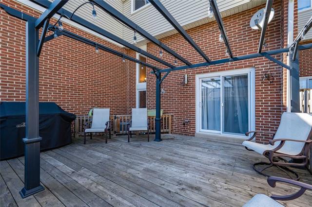 960 Warwick Crt, Townhouse with 3 bedrooms, 2 bathrooms and 2 parking in Burlington ON | Image 32