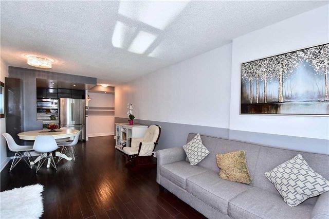 1013 - 8 Lee Centre Dr, Condo with 2 bedrooms, 2 bathrooms and 1 parking in Toronto ON | Image 6