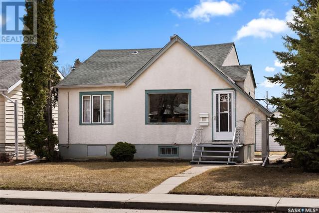 525 College Avenue, House detached with 3 bedrooms, 2 bathrooms and null parking in Regina SK | Image 1