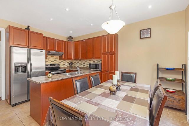22 Chalkfarm Cres, House detached with 4 bedrooms, 3 bathrooms and 6 parking in Brampton ON | Image 9