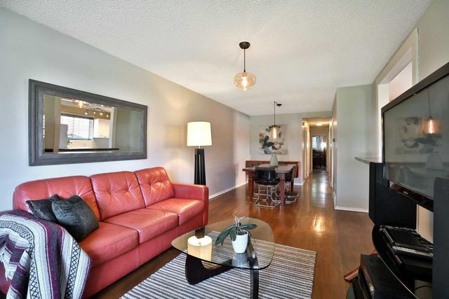 1371 Langdale Cres, House semidetached with 3 bedrooms, 2 bathrooms and 3 parking in Oakville ON | Image 34