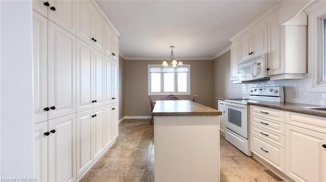 640 Huron Terrace, House detached with 3 bedrooms, 2 bathrooms and null parking in Kincardine ON | Image 2