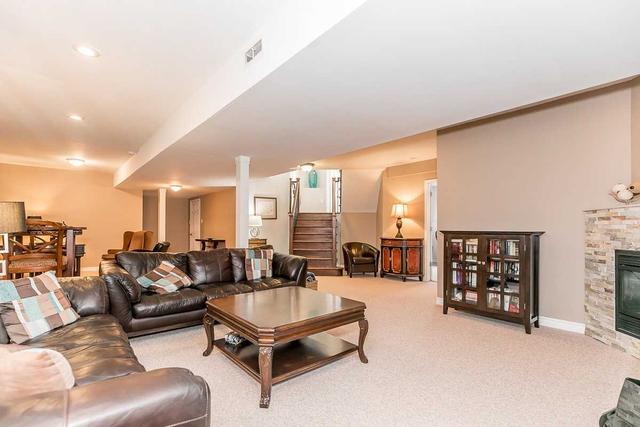 15 Bay Crt, House detached with 2 bedrooms, 3 bathrooms and 7 parking in Wasaga Beach ON | Image 9