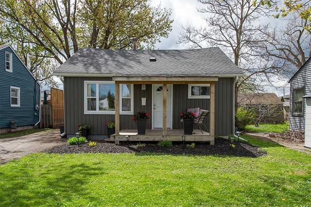 6088 Cadham St, House detached with 2 bedrooms, 1 bathrooms and 3 parking in Niagara Falls ON | Image 1