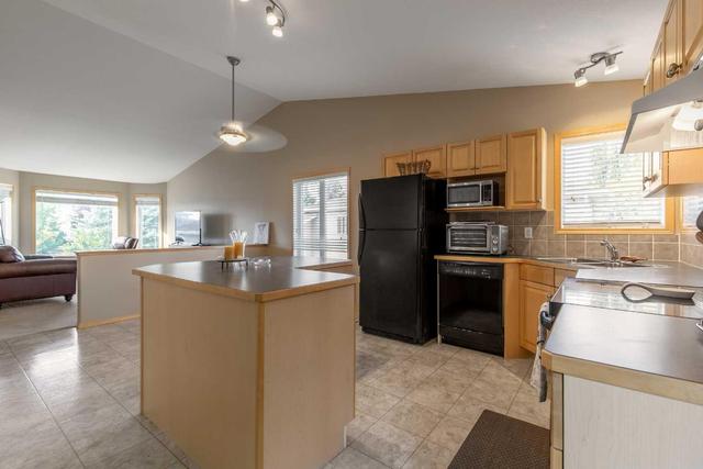 325 Red Crow Boulevard W, House detached with 4 bedrooms, 2 bathrooms and 4 parking in Lethbridge AB | Image 3