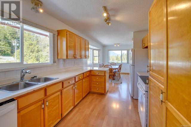 740 Campbell St, House detached with 4 bedrooms, 2 bathrooms and 6 parking in Tofino BC | Image 51