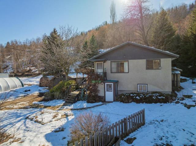 228 1st Ave, House detached with 4 bedrooms, 1 bathrooms and 5 parking in Kootenay Boundary B BC | Image 3