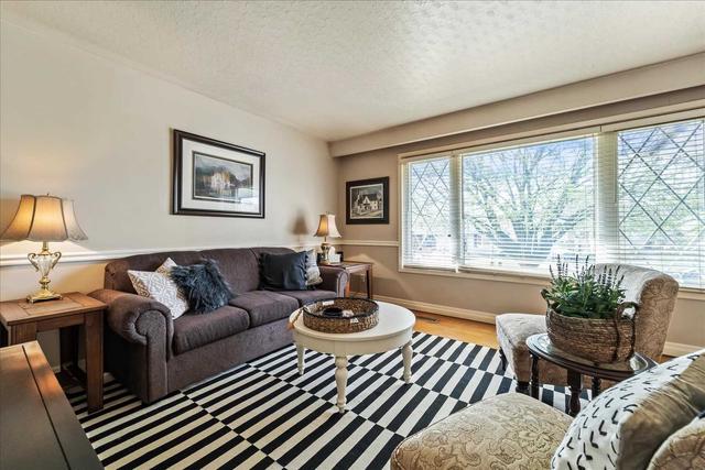 450 Bernhard Cres, House detached with 3 bedrooms, 1 bathrooms and 3 parking in Oshawa ON | Image 3