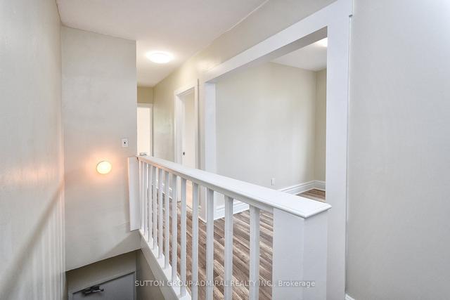 upper#2 - 1932 Queen St E, Condo with 2 bedrooms, 1 bathrooms and 0 parking in Toronto ON | Image 11