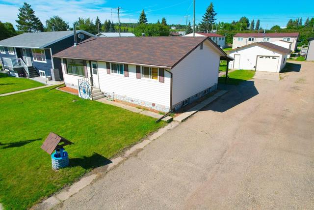 5331 52 Ave, House detached with 4 bedrooms, 2 bathrooms and 8 parking in Bashaw AB | Image 1