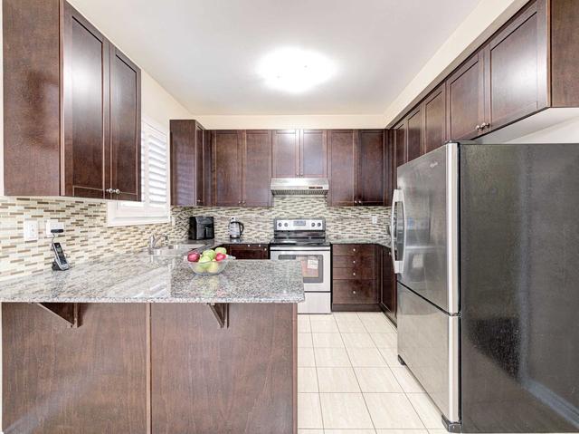 43 Borrelli Dr, House semidetached with 3 bedrooms, 4 bathrooms and 5 parking in Brampton ON | Image 3