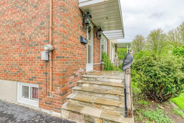 1428 Freeport Dr, House semidetached with 3 bedrooms, 2 bathrooms and 4 parking in Mississauga ON | Image 12