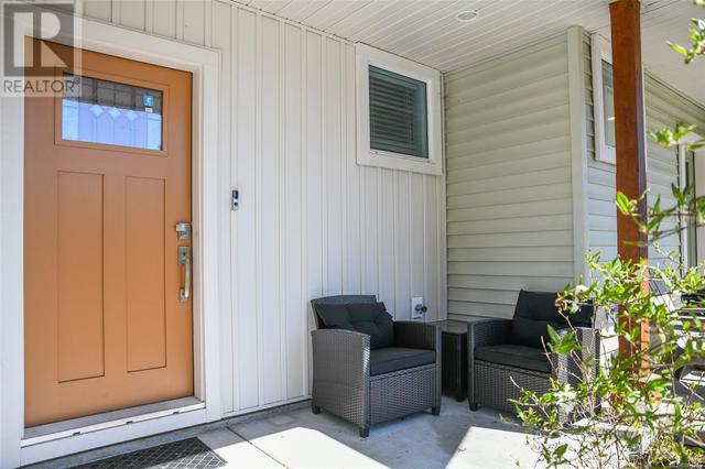 12 - 2109 13th St, House attached with 3 bedrooms, 3 bathrooms and null parking in Courtenay BC | Image 3