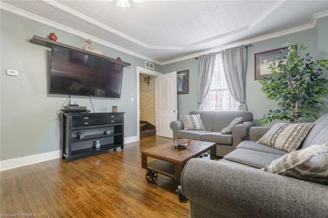 164 King Street, House detached with 5 bedrooms, 2 bathrooms and null parking in Brant ON | Image 11
