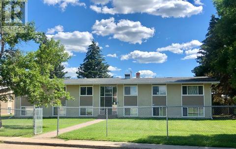 b4, - 9515 88 Avenue, Condo with 2 bedrooms, 1 bathrooms and 1 parking in Peace River AB | Card Image