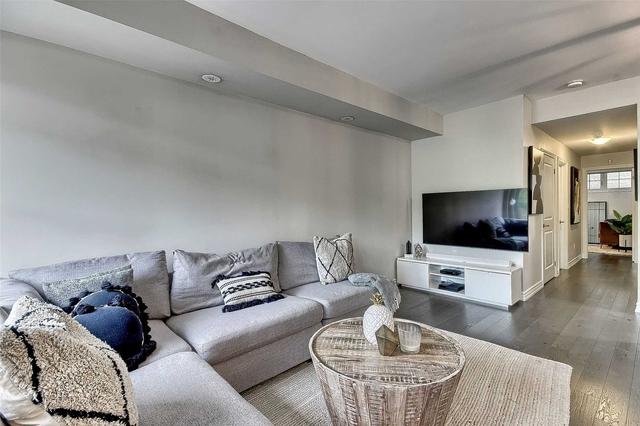 01 - 198 Pine Grove Rd, Townhouse with 2 bedrooms, 2 bathrooms and 2 parking in Vaughan ON | Image 2