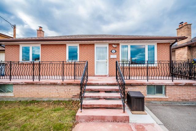 17 Ayr Cres, House detached with 3 bedrooms, 3 bathrooms and 6 parking in Toronto ON | Image 12
