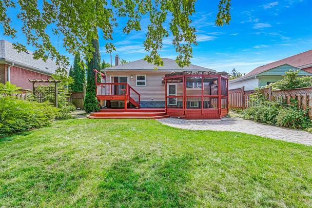 162 Oakridge Dr, House detached with 2 bedrooms, 2 bathrooms and 3 parking in Toronto ON | Image 25