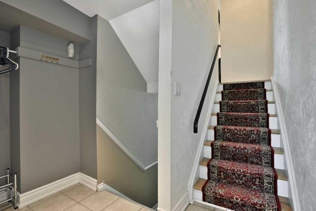 34 - 400 Bloor St, Townhouse with 4 bedrooms, 2 bathrooms and 1 parking in Mississauga ON | Image 2