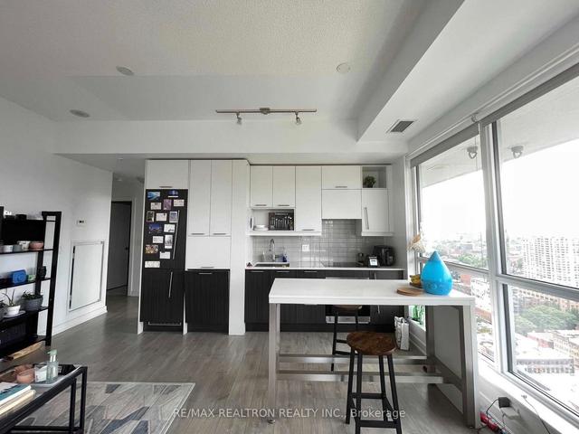 2602 - 199 Richmond St W, Condo with 2 bedrooms, 2 bathrooms and 1 parking in Toronto ON | Image 3