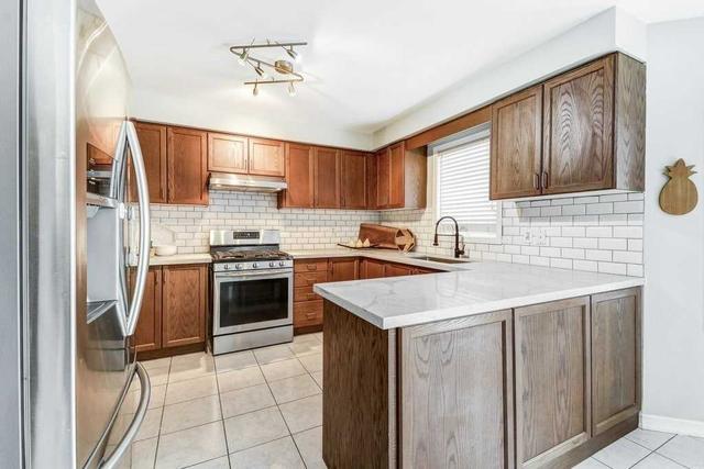 487 Grant Way, House semidetached with 3 bedrooms, 4 bathrooms and 3 parking in Milton ON | Image 4