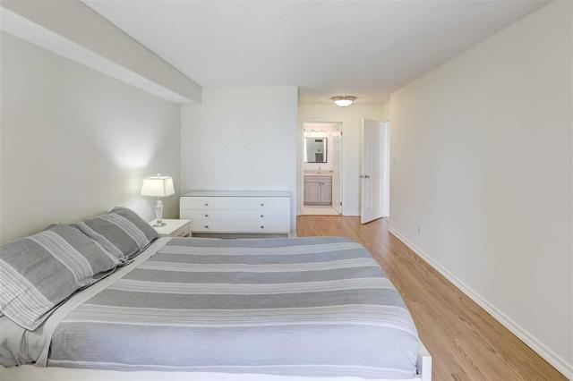 438 - 22 Southport St, Condo with 2 bedrooms, 2 bathrooms and 1 parking in Toronto ON | Image 6