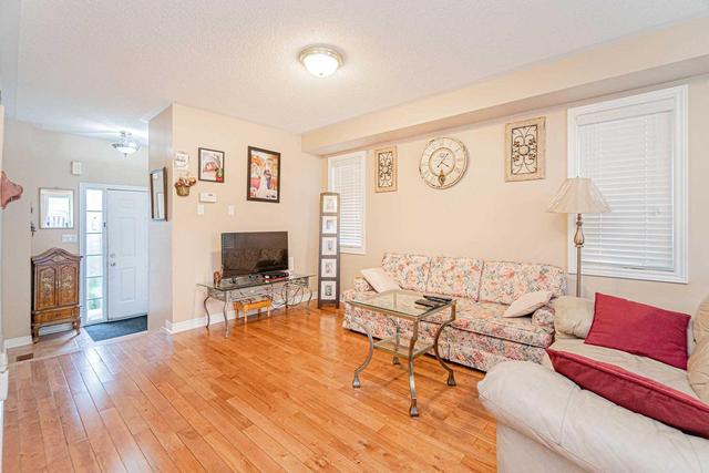 18 Sewells Lane, House semidetached with 3 bedrooms, 3 bathrooms and 2 parking in Brampton ON | Image 3