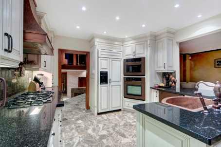 402 Spring Gate Blvd, House detached with 4 bedrooms, 4 bathrooms and 6 parking in Vaughan ON | Image 4
