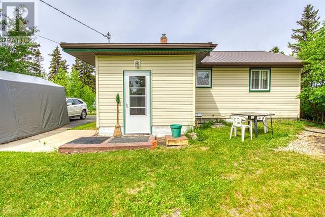 908 6 Avenue, House detached with 2 bedrooms, 1 bathrooms and 4 parking in Beaverlodge AB | Image 4