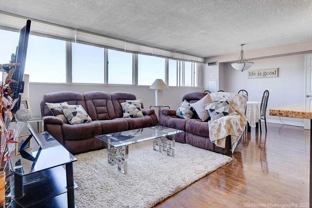 sp03 - 3700 Kaneff Cres, Condo with 3 bedrooms, 2 bathrooms and 2 parking in Mississauga ON | Image 10