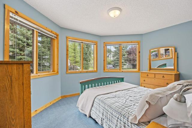 2 - 125 Rundle Crescent, Home with 3 bedrooms, 2 bathrooms and 2 parking in Canmore AB | Image 32