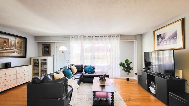unit 1 - 30 Grandravine Dr, Townhouse with 3 bedrooms, 3 bathrooms and 3 parking in Toronto ON | Image 1