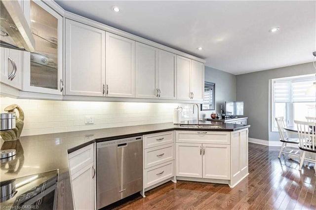 220 Robinson St, House attached with 3 bedrooms, 3 bathrooms and 2 parking in Oakville ON | Image 39