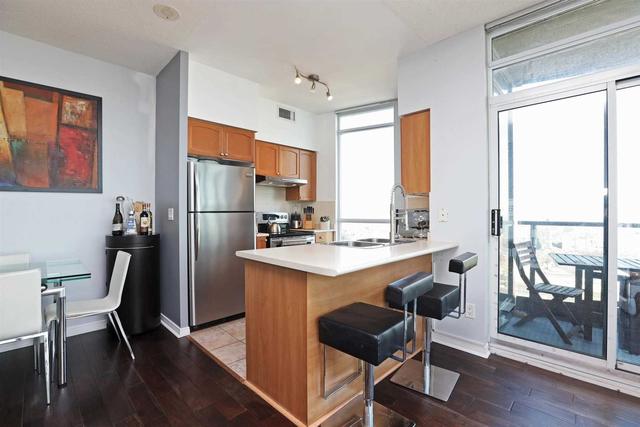 3103 - 219 Fort York Blvd, Condo with 2 bedrooms, 2 bathrooms and 1 parking in Toronto ON | Image 2