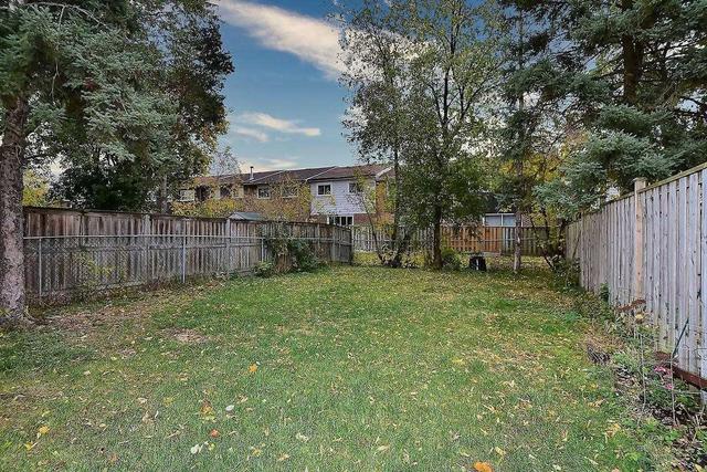 35 Ardgowan Cres, House attached with 3 bedrooms, 2 bathrooms and 2 parking in Toronto ON | Image 24