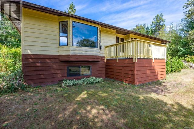 1739 Hern Rd, House detached with 4 bedrooms, 2 bathrooms and 3 parking in Strathcona A BC | Image 37