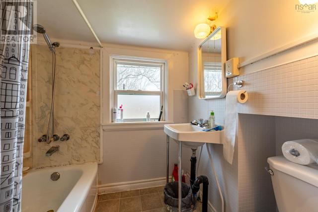 681 Main Street, House detached with 3 bedrooms, 1 bathrooms and null parking in Yarmouth NS | Image 34