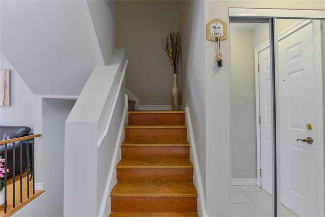 187 Fleetwood Cres, Townhouse with 3 bedrooms, 2 bathrooms and 1 parking in Brampton ON | Image 13