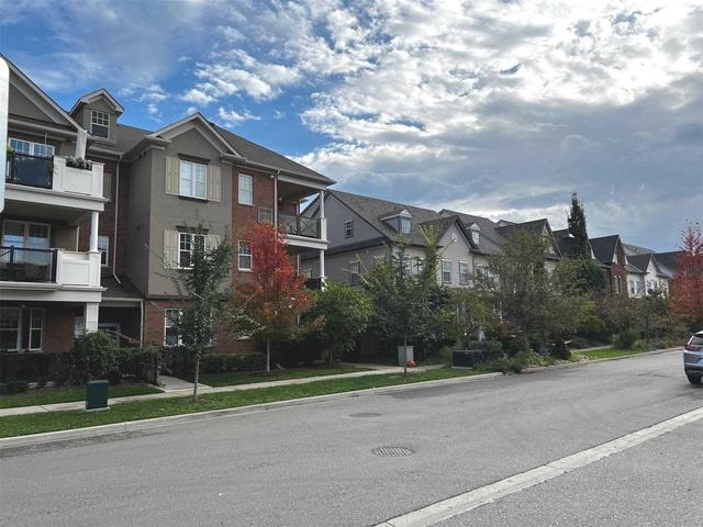 305 - 272 Georgian Dr, Condo with 2 bedrooms, 2 bathrooms and 2 parking in Oakville ON | Image 1