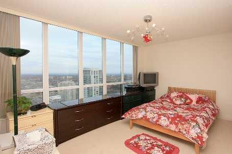 ph3806 - 60 Brian Harrison Way, Condo with 3 bedrooms, 2 bathrooms and 1 parking in Toronto ON | Image 4