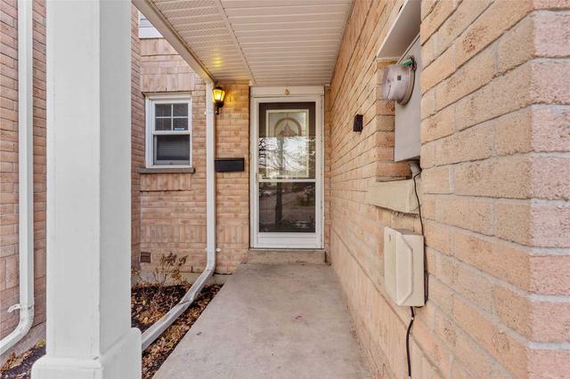34 Brisbane Crt, Townhouse with 3 bedrooms, 3 bathrooms and 2 parking in Brampton ON | Image 27