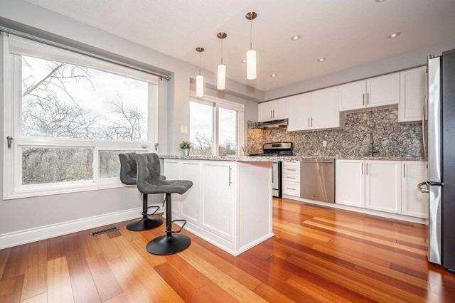 18 - 2272 Mowat Ave, Townhouse with 3 bedrooms, 4 bathrooms and 2 parking in Oakville ON | Image 2
