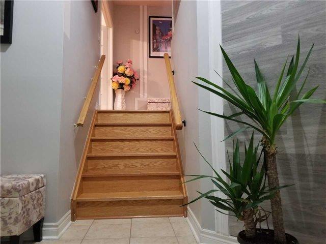 8 Treeline Blvd Blvd, House detached with 2 bedrooms, 3 bathrooms and 2 parking in Brampton ON | Image 2