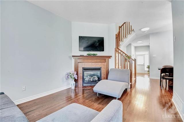 503 Rochefort Circle, Townhouse with 3 bedrooms, 3 bathrooms and 3 parking in Ottawa ON | Image 7