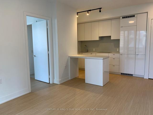 1105 - 7 Grenville St, Condo with 2 bedrooms, 2 bathrooms and 0 parking in Toronto ON | Image 11