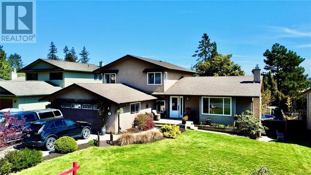 732 Viaduct Ave E, House detached with 4 bedrooms, 3 bathrooms and 4 parking in Saanich BC | Image 1