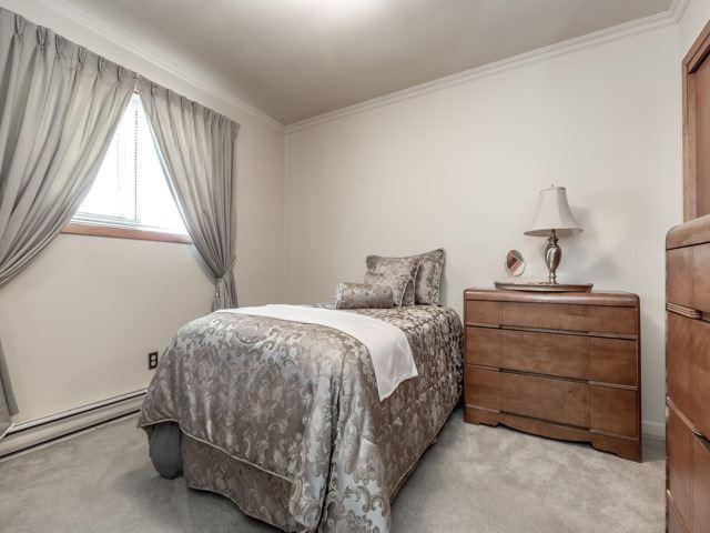 124 Parkway Ave, House detached with 3 bedrooms, 2 bathrooms and 5 parking in Clarington ON | Image 10